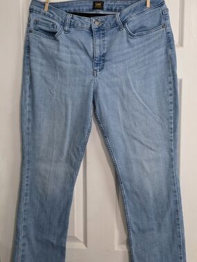 Lee Women’s Light Wash Straight Leg Jeans